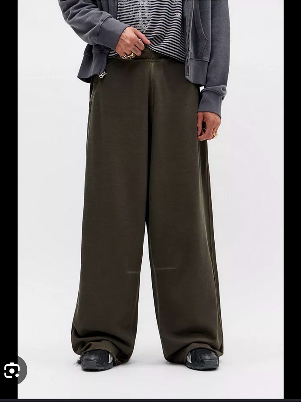 Jaded London khaki sunfaded monster sweat pants, large